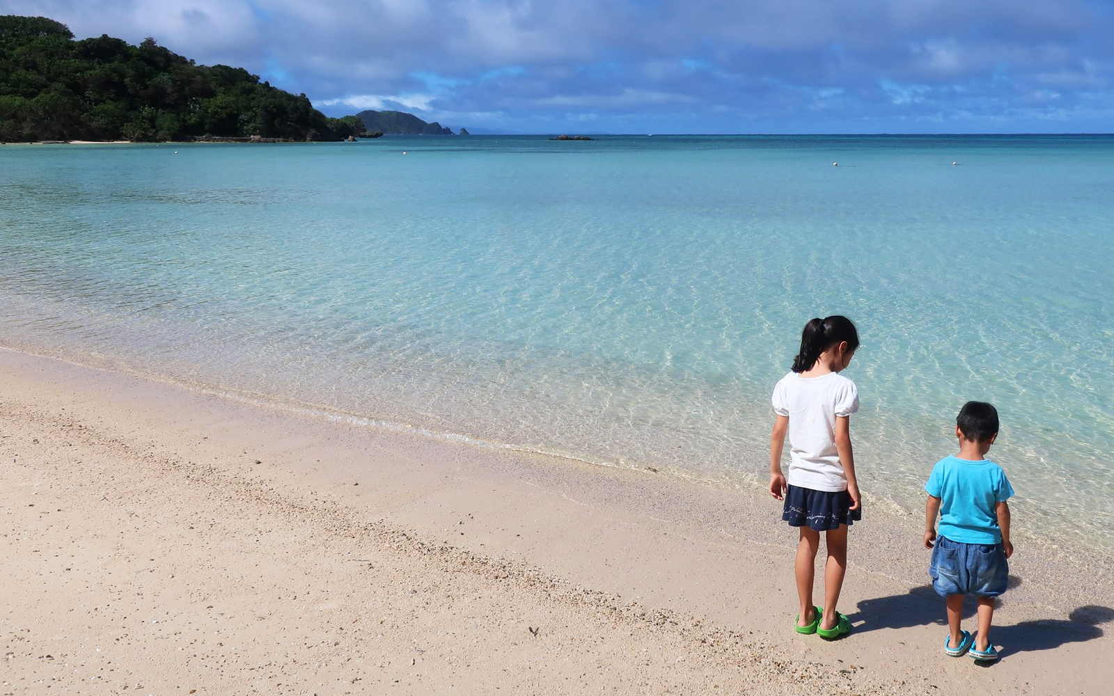 家族で過ごす夏の海